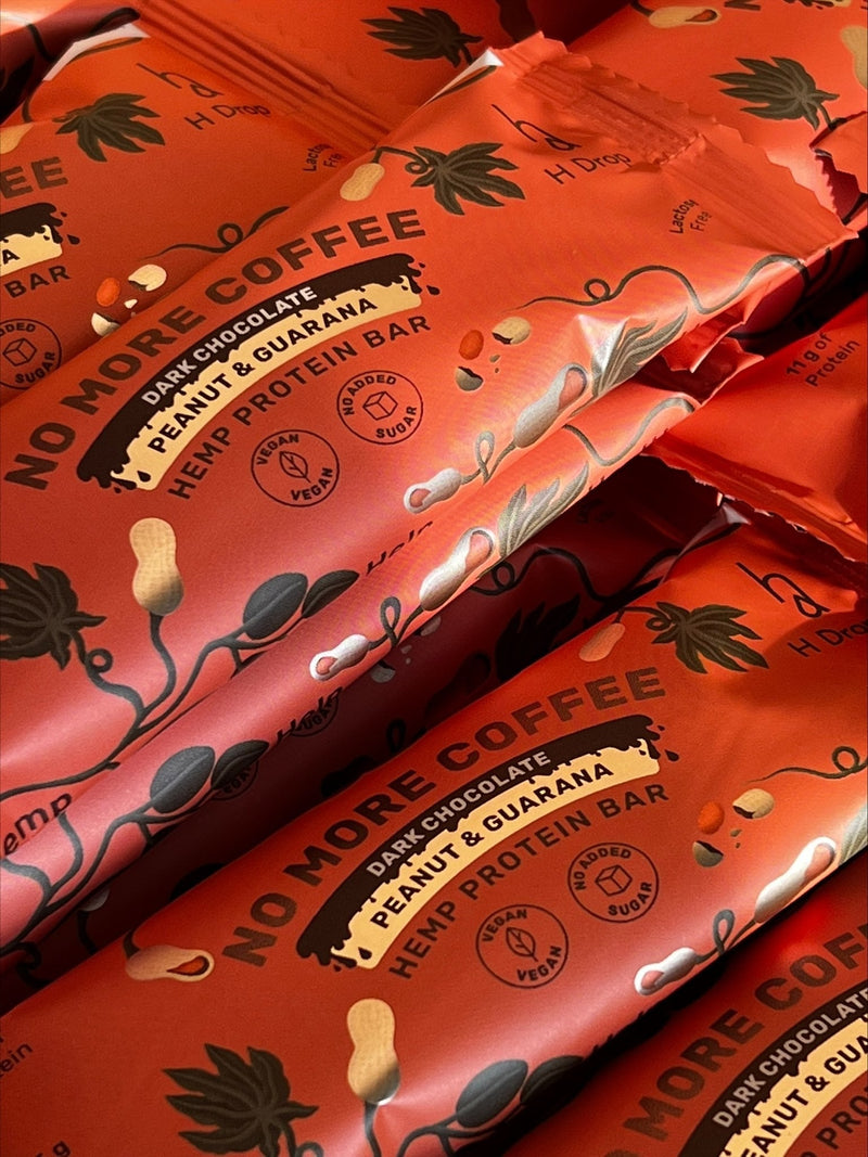 No More Coffee - kaņepju proteīna batoniņš ar zemesriekstiem un guarānu, tumšajā šokolādē (12 gab. kastīte)